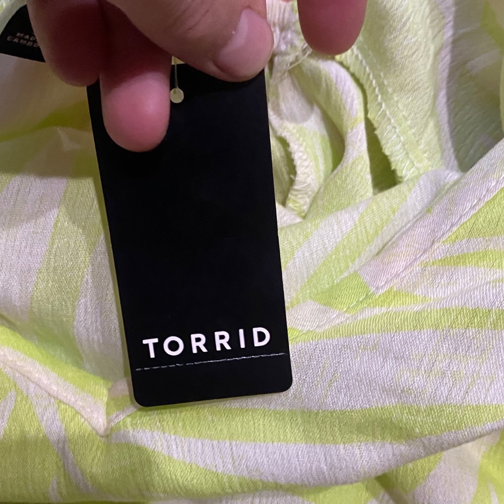 Torrid Lime Leaf Print Blouse - Picture 3 of 6